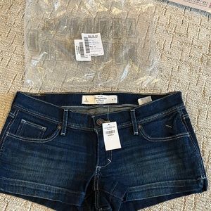 Brand new with tags Abercrombie short shorts . Sz 4 (27)